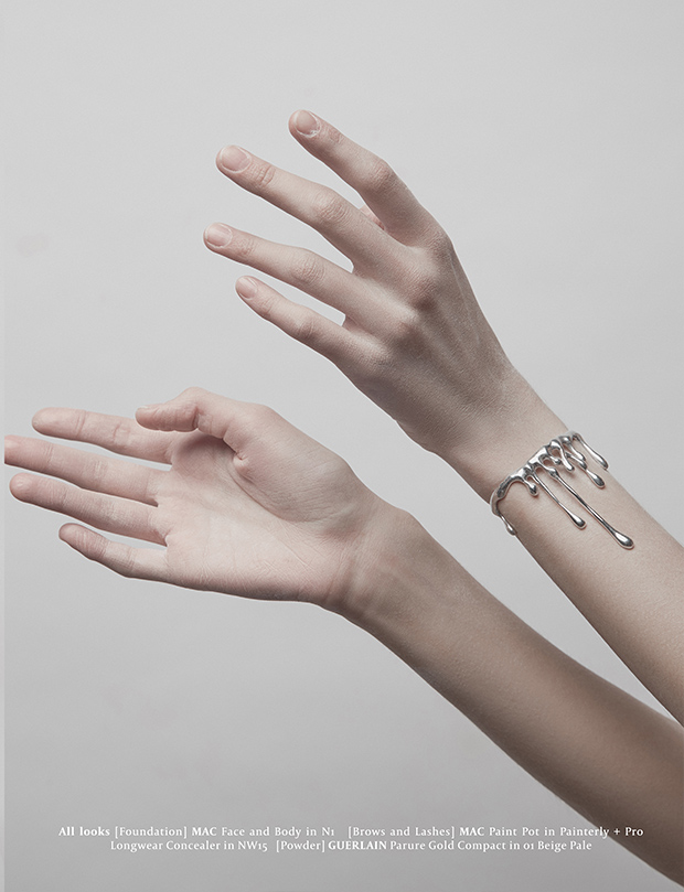 VGXW Magazine Style Editorial | Smoke 'n' Snow by Ilona Veresk - Virtuogenix.Online