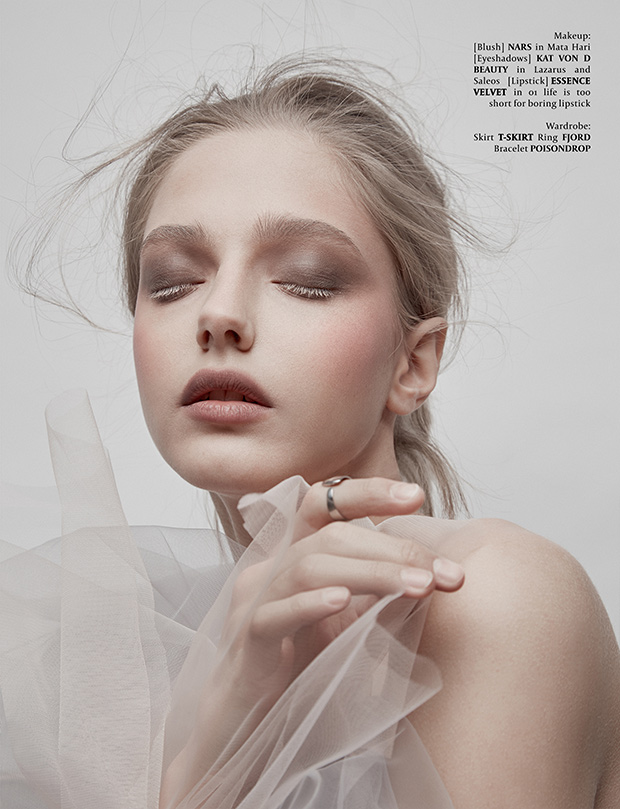 VGXW Magazine Style Editorial | Smoke and Snow by Ilona Veresk - Virtuogenix.Online