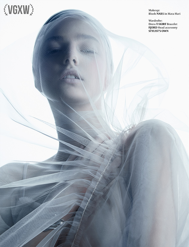 VGXW Magazine Style Editorial | Smoke and Snow by Ilona Veresk - Virtuogenix.Online