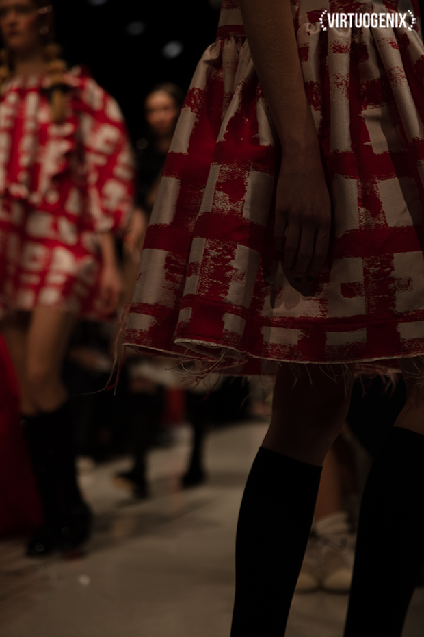 Shushu/Tong FW 2019-20 - Amazon Fashion Week Tokyo - Photographed by Miu Vermillion | via Virtuogenix.Online