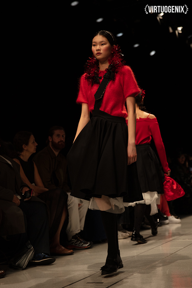 Shushu/Tong FW 2019-20 - Amazon Fashion Week Tokyo - Photographed by Miu Vermillion | via Virtuogenix.Online