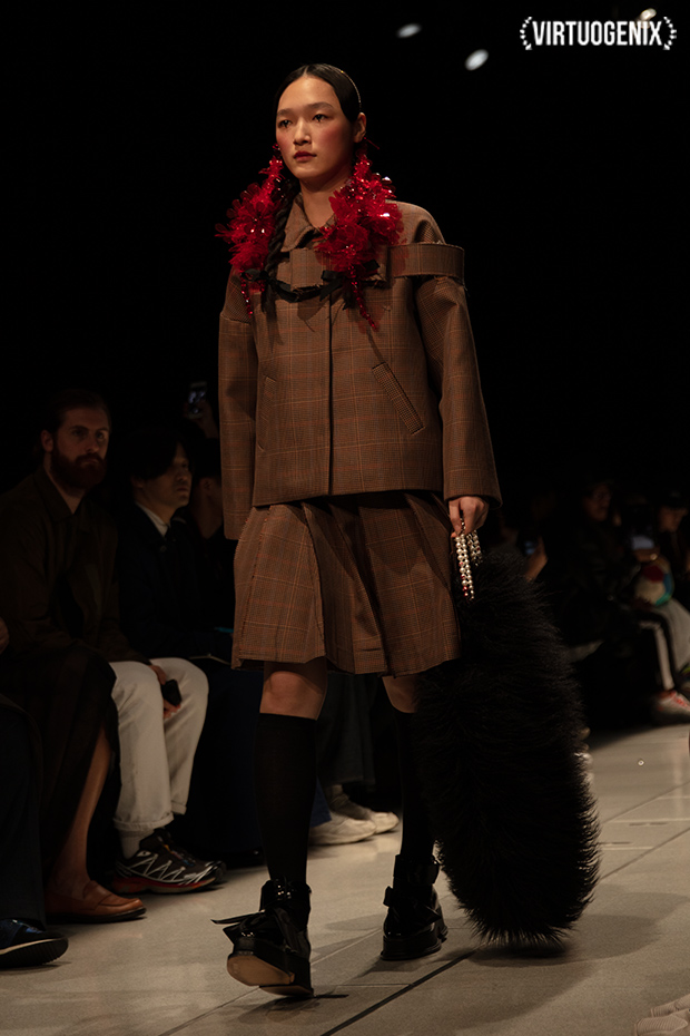 Shushu/Tong FW 2019-20 - Amazon Fashion Week Tokyo - Photographed by Miu Vermillion | via Virtuogenix.Online