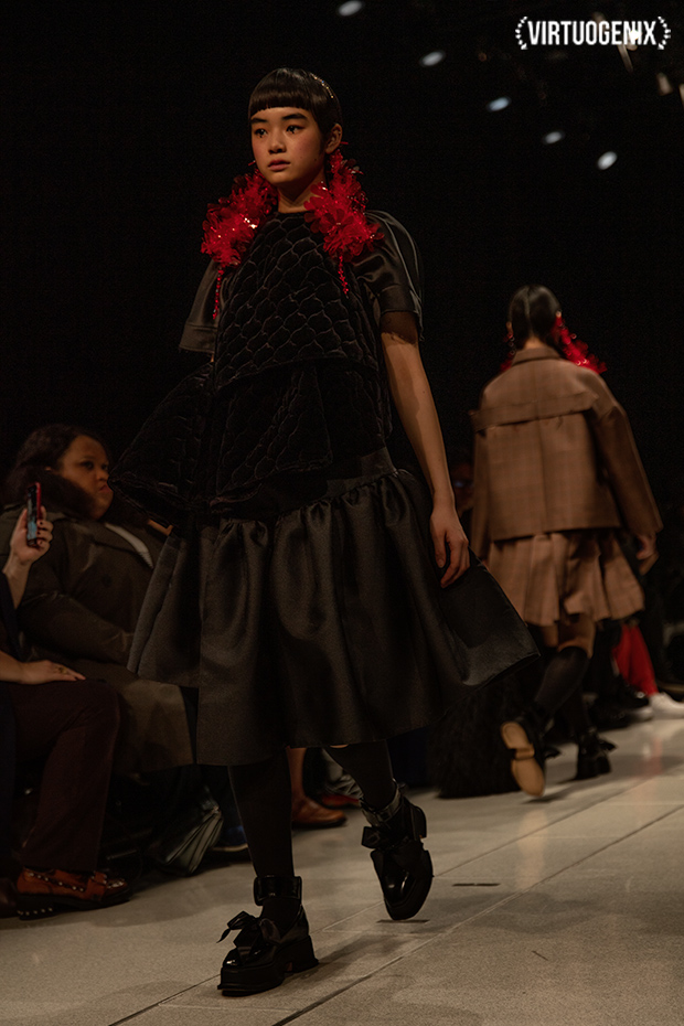 Shushu/Tong FW 2019-20 - Amazon Fashion Week Tokyo - Photographed by Miu Vermillion | via Virtuogenix.Online