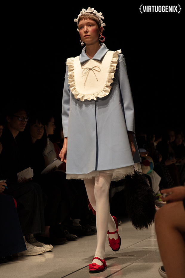 Shushu/Tong FW 2019-20 - Amazon Fashion Week Tokyo - Photographed by Miu Vermillion | via Virtuogenix.Online