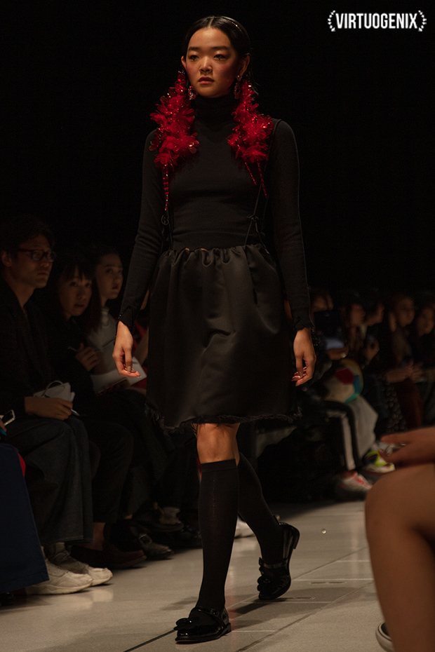 Shushu/Tong FW 2019-20 - Amazon Fashion Week Tokyo - Photographed by Miu Vermillion | via Virtuogenix.Online