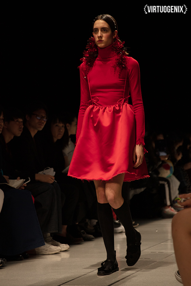 Shushu/Tong FW 2019-20 - Amazon Fashion Week Tokyo - Photographed by Miu Vermillion | via Virtuogenix.Online