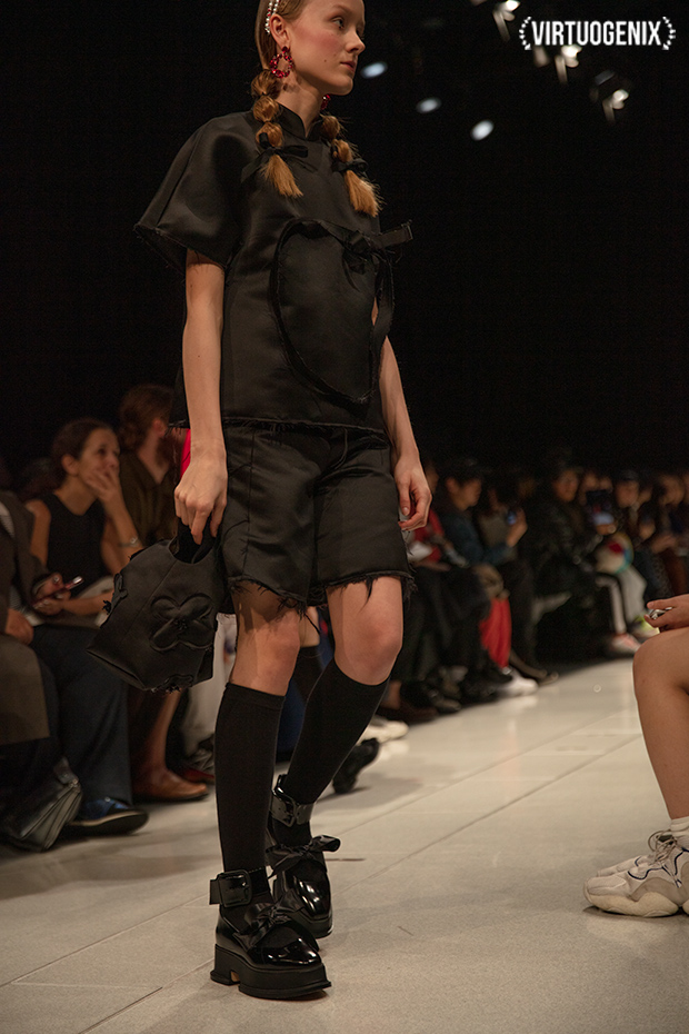 Shushu/Tong FW 2019-20 - Amazon Fashion Week Tokyo - Photographed by Miu Vermillion | via Virtuogenix.Online