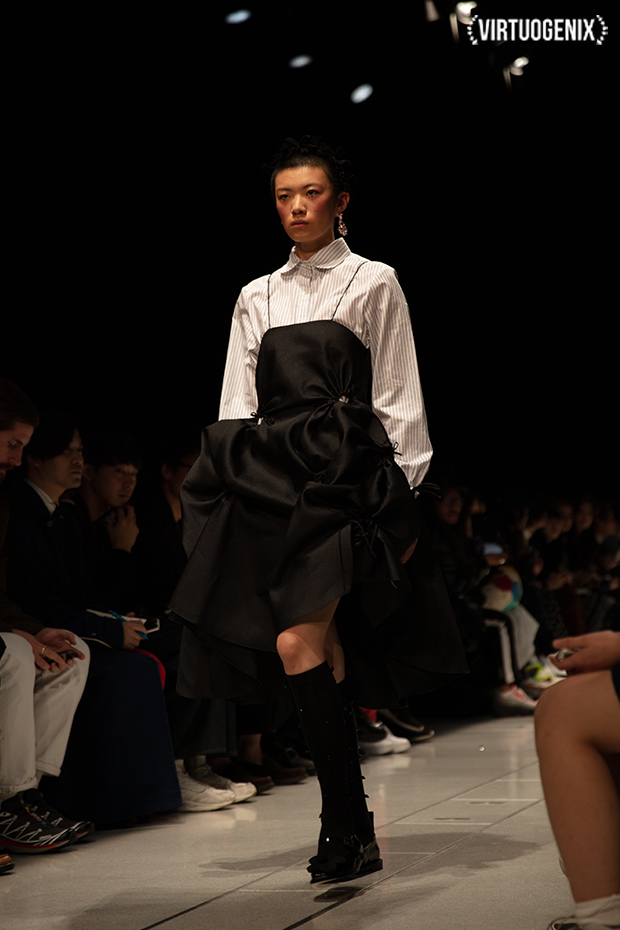 Shushu/Tong FW 2019-20 - Amazon Fashion Week Tokyo - Photographed by Miu Vermillion | via Virtuogenix.Online