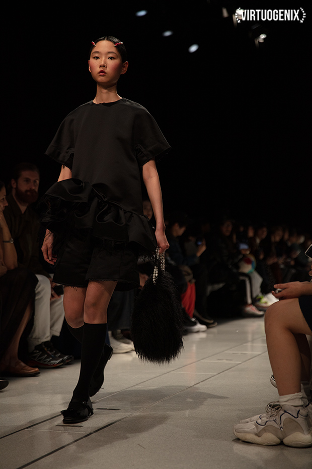 Shushu/Tong FW 2019-20 - Amazon Fashion Week Tokyo - Photographed by Miu Vermillion | via Virtuogenix.Online