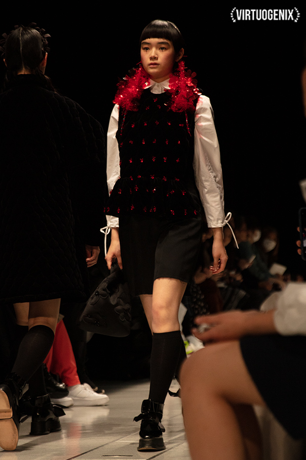 Shushu/Tong FW 2019-20 - Amazon Fashion Week Tokyo - Photographed by Miu Vermillion | via Virtuogenix.Online