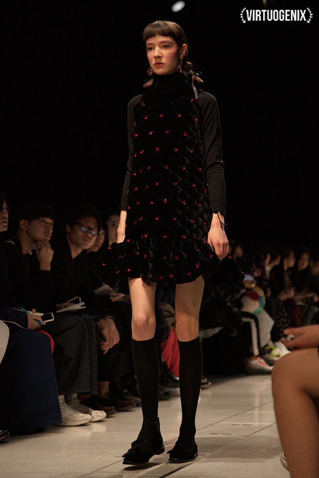 Shushu/Tong FW 2019-20 - Amazon Fashion Week Tokyo - Photographed by Miu Vermillion | via Virtuogenix.Online