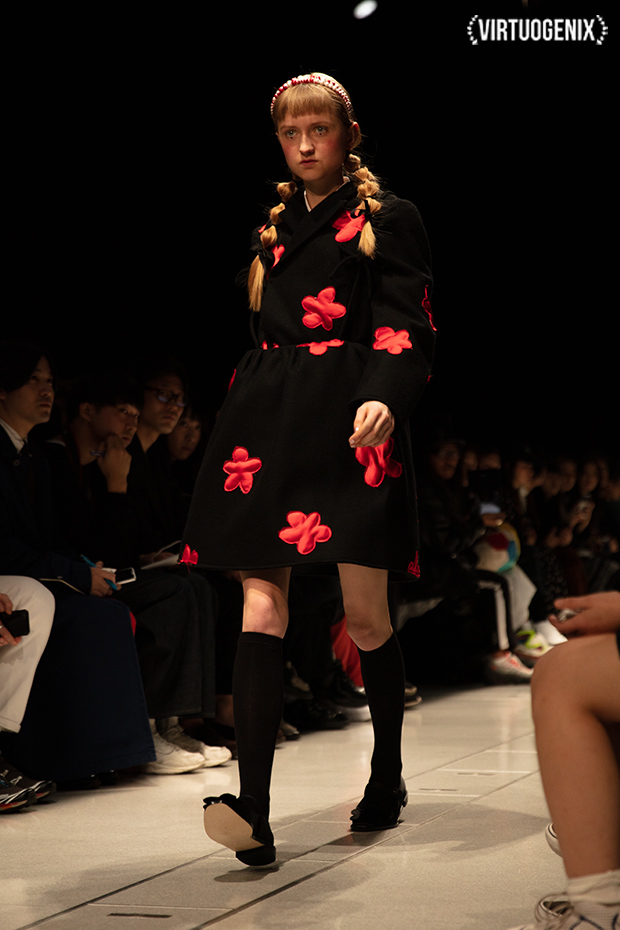Shushu/Tong FW 2019-20 - Amazon Fashion Week Tokyo - Photographed by Miu Vermillion | via Virtuogenix.Online