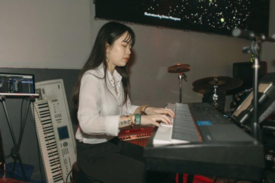 Zhuowen Liang - who is also known by her stage name Vivien L - talks about Her Journey as an Asian Musician in Pop Music A transformation from a classical pianist to a pop songwriter | via Virtuogenix.Online