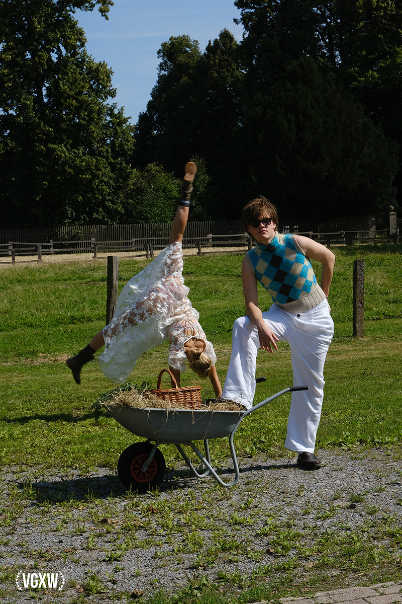 VGXW Magazine: The Sunny Side of December - A blend of style editorial and fine art photography by Viktoria Henning feat. Elsa Lotzke and Florian Kumm | via Virtuogenix.Online