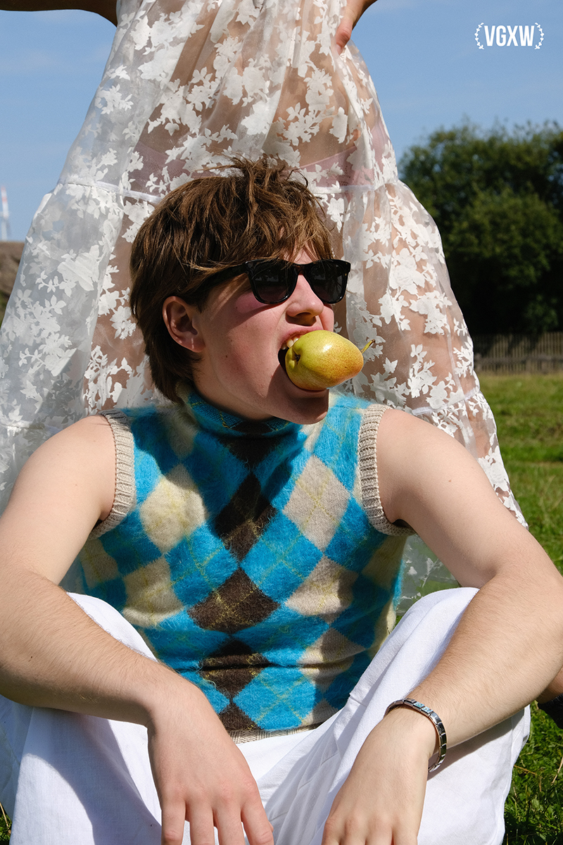 VGXW Magazine: The Sunny Side of December - A blend of style editorial and fine art photography by Viktoria Henning feat. Elsa Lotzke and Florian Kumm | via Virtuogenix.Online