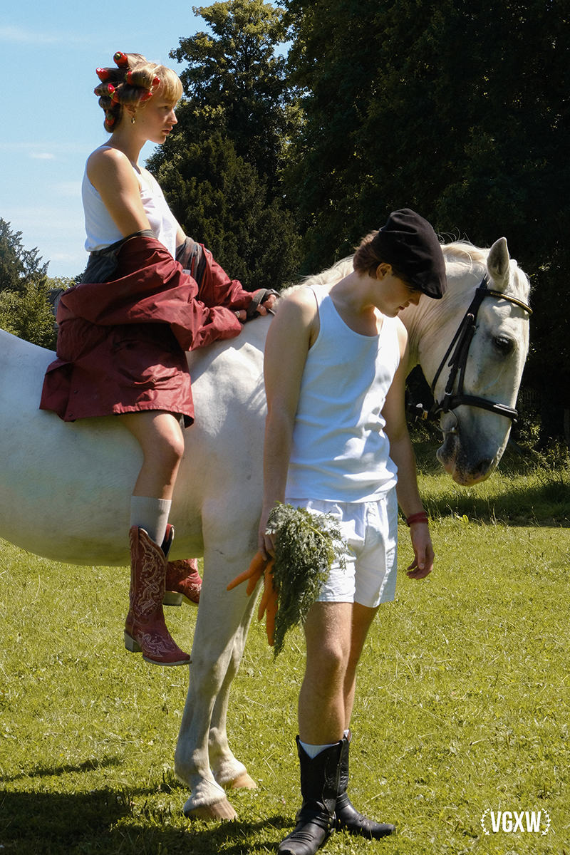 VGXW Magazine: The Sunny Side of December - A blend of style editorial and fine art photography by Viktoria Henning feat. Elsa Lotzke and Florian Kumm | via Virtuogenix.Online